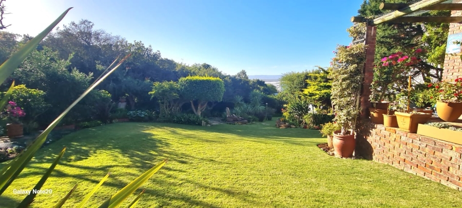 4 Bedroom Property for Sale in Wavecrest Eastern Cape